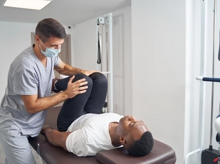 Professional Knee Pain Treatment work by Arrowhead Clinic in McDonough