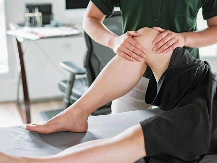 Professional Knee Pain Treatment services by Arrowhead Clinic in McDonough, GA — licensed Chiropractor provider